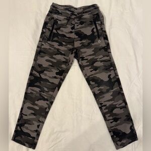 Boy’s Gap Tech Fit Black Camo Jogger (M)